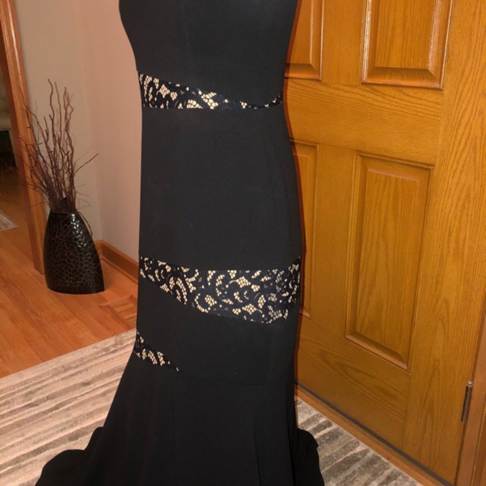 BCBGMAXAZRIA Black gown - Size 12 - Picture 5 of 8